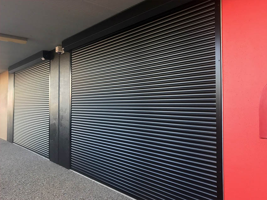 Ролети в гараж з електроприводом фото