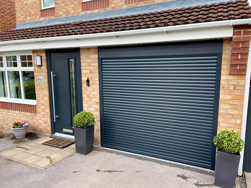 Ролетні ворота автоматичні з електроприводом фото